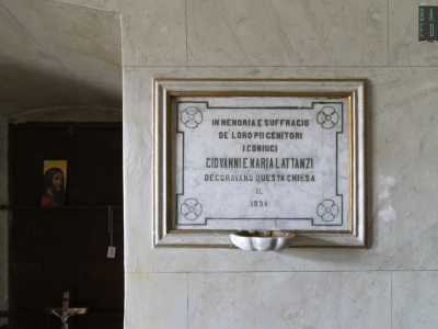 ...voluto dai Lattanzi nel 1894 (come ricordato da un�iscrizione affissa sul muro)